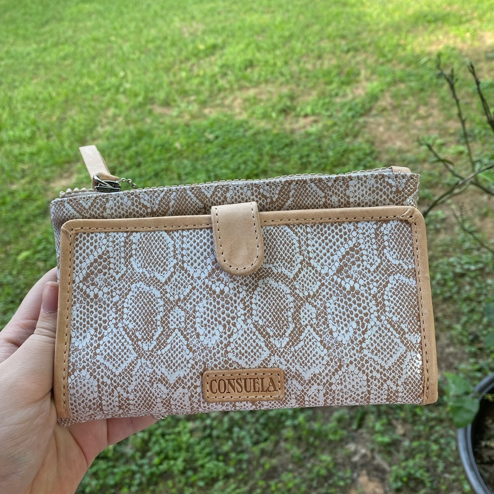 consuela wallet